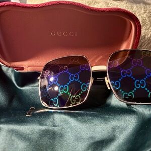 Like-New, Never-Worn Authentic Women’s Gucci Sunglasses